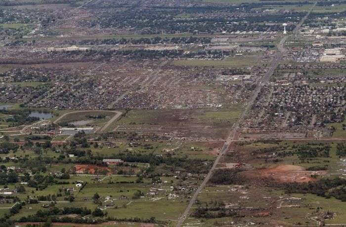 Наслідки потужного торнадо в Оклахомі, США. Вид зверху (24 фото)