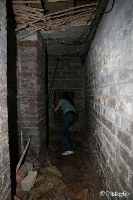 Зловісне підземелля в орендованій квартирі (13 фото)