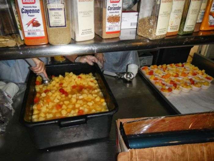 Раціон харчування в американській їдальні для безхатченків (26 фото)