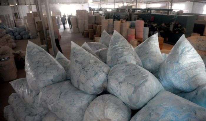 Китайський завод підроблених гігієнічних прокладок (7 фото)