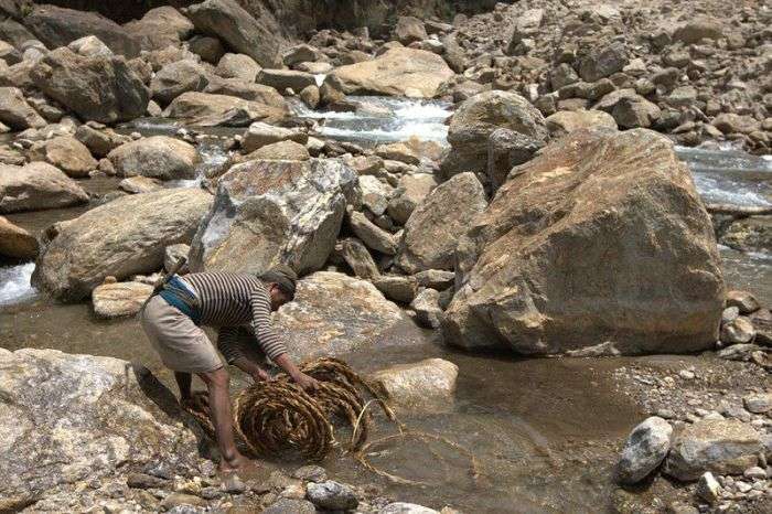 Небезпечна робота в Непалі (24 фото)