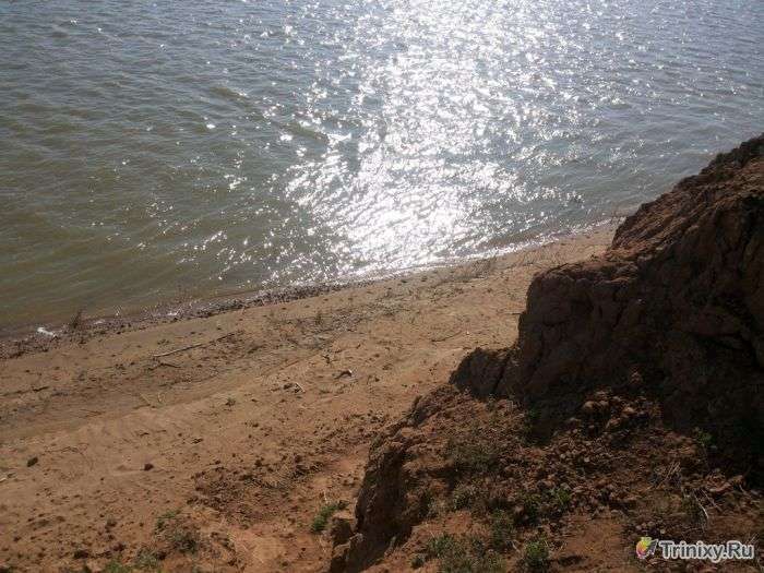 Страшна знахідка на березі річки Іртиш (20 фото)