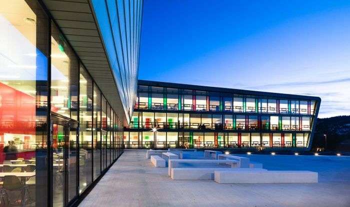 Високотехнологічна школа в Норвегії (15 фото)