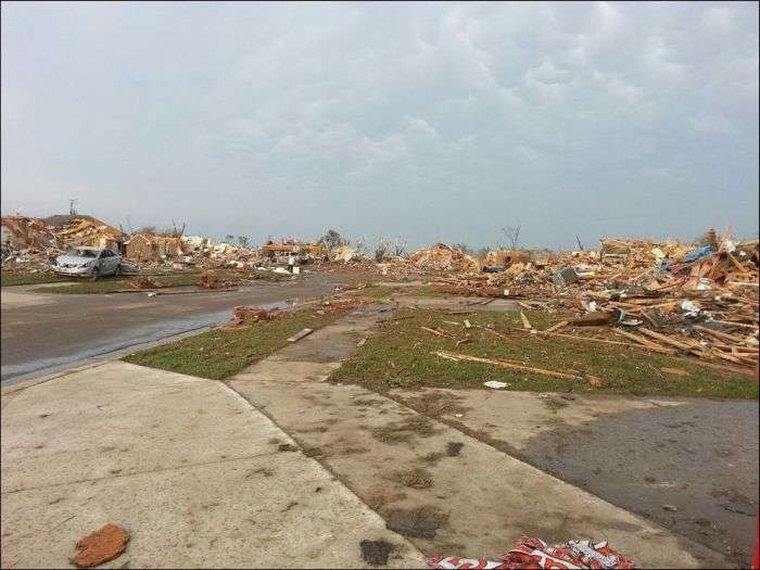 Наслідки потужного торнадо в Оклахомі, США (23 фото)