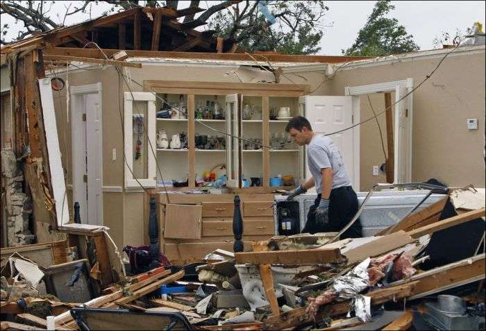Наслідки потужного торнадо в Оклахомі, США (23 фото)