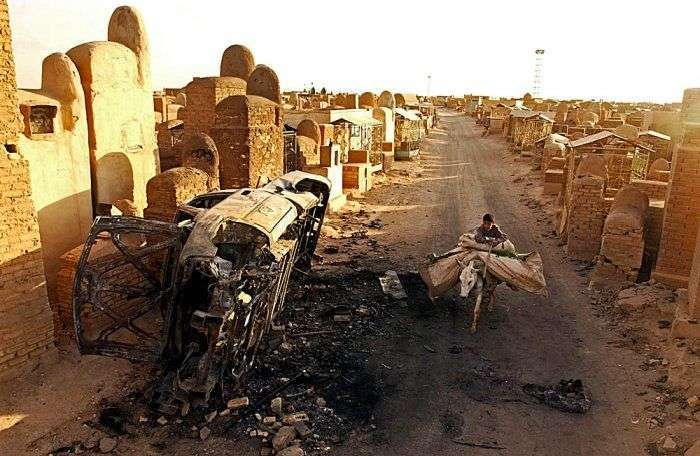 Неймовірні розміри кладовища Ваді Аль-Салам в Іраку (13 фото)