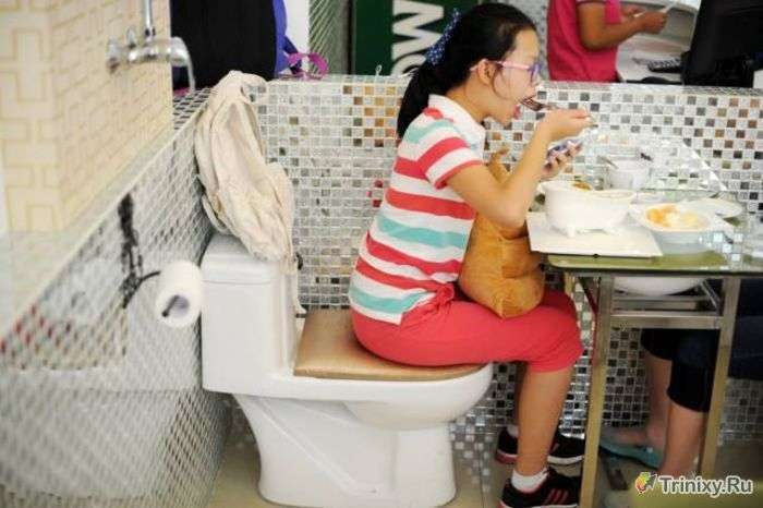 Незвичайний ресторан-туалет в Китаї (38 фото)