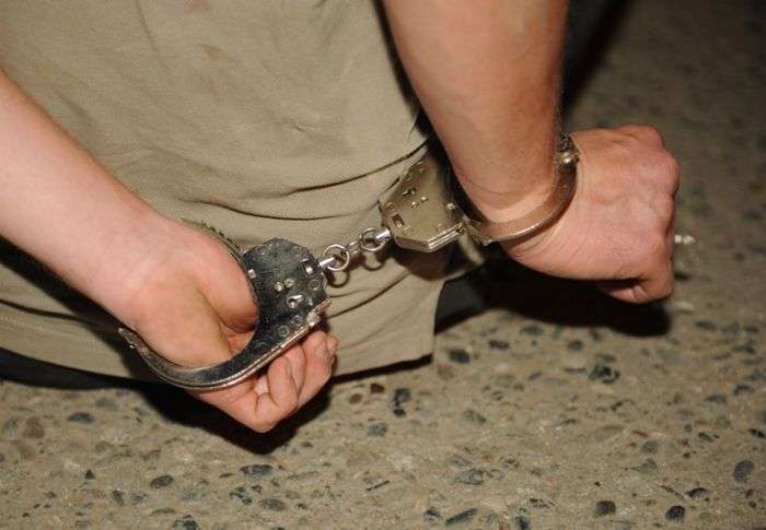 Пяний стрітрейсер йшов від поліцейської погоні по дворах (11 фото)