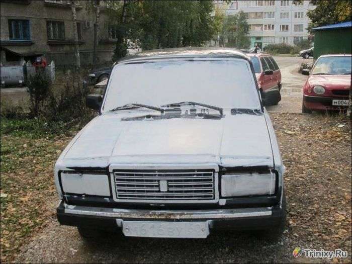 Незвичайна помста за паркування на газоні (3 фото)