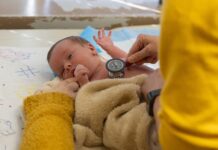 Педіатри стикаються з зростаючою відмовою від вакцинації на тлі сплеску дезінформації